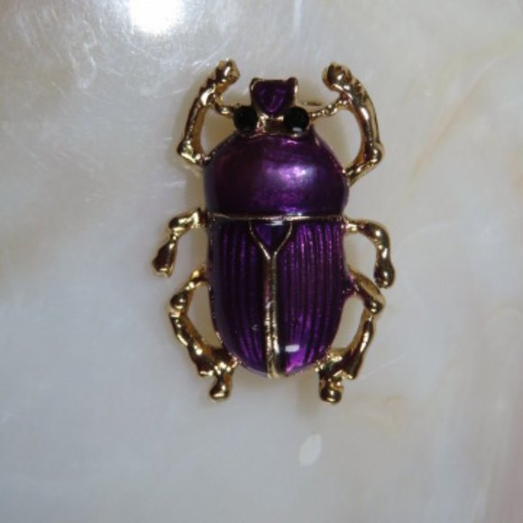 Purple SCARAB Beetle Brooch Enamel & Gold Tone Alloy (K378) - Picture 3 of 4